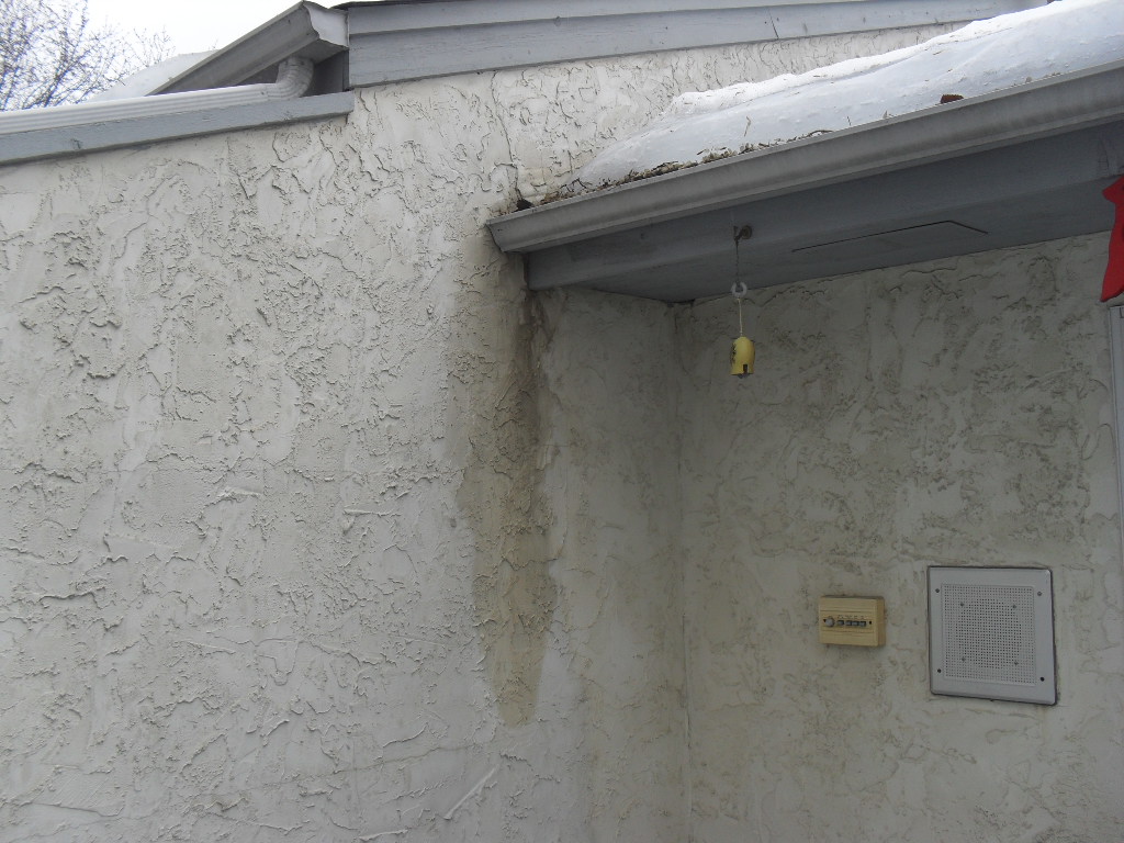 FOX 13 Investigates: Homeowners say builder is sticking them with stucco problems